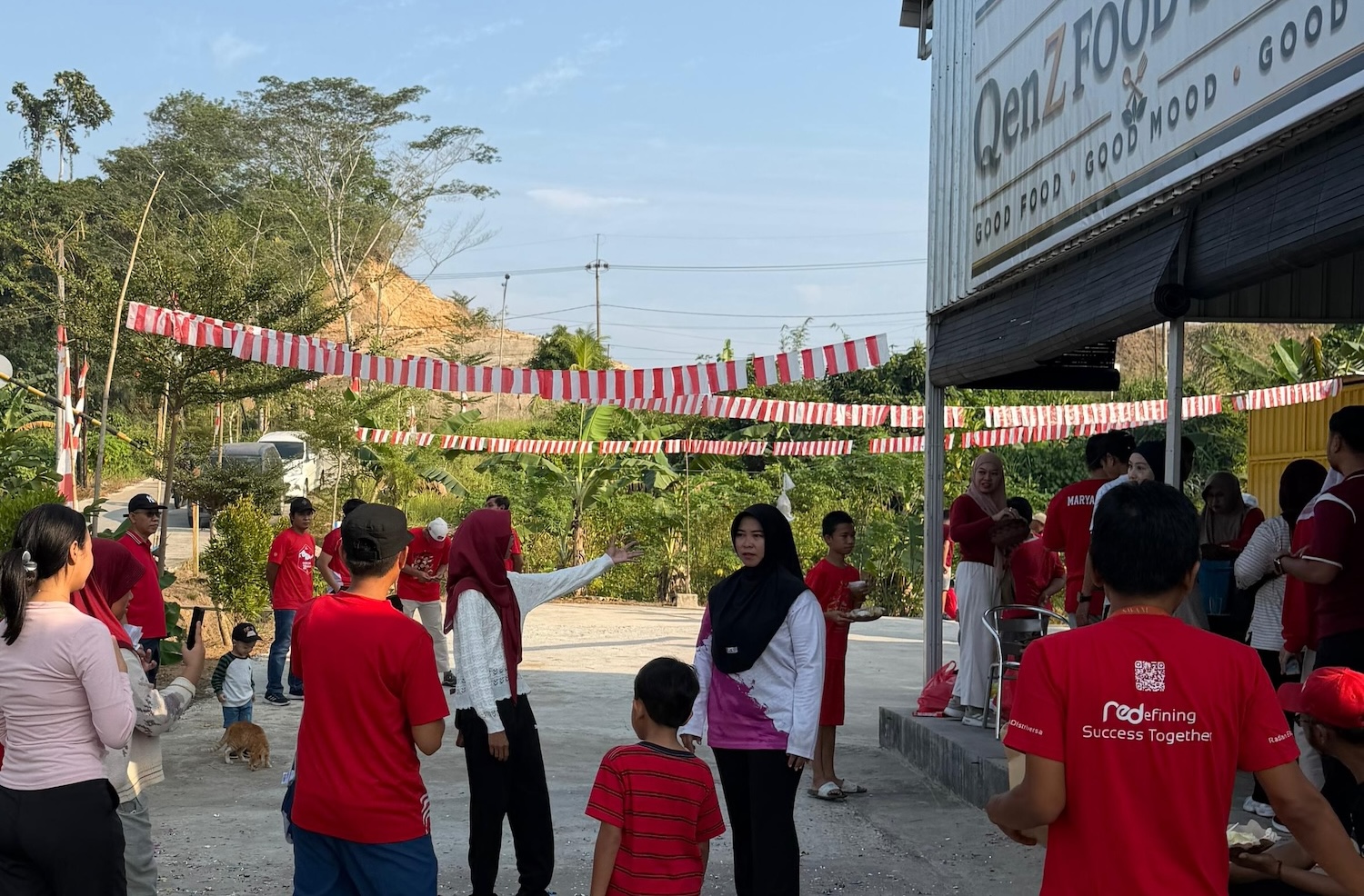 Visitors at Qenz Food Station, Qenz Park Samarinda