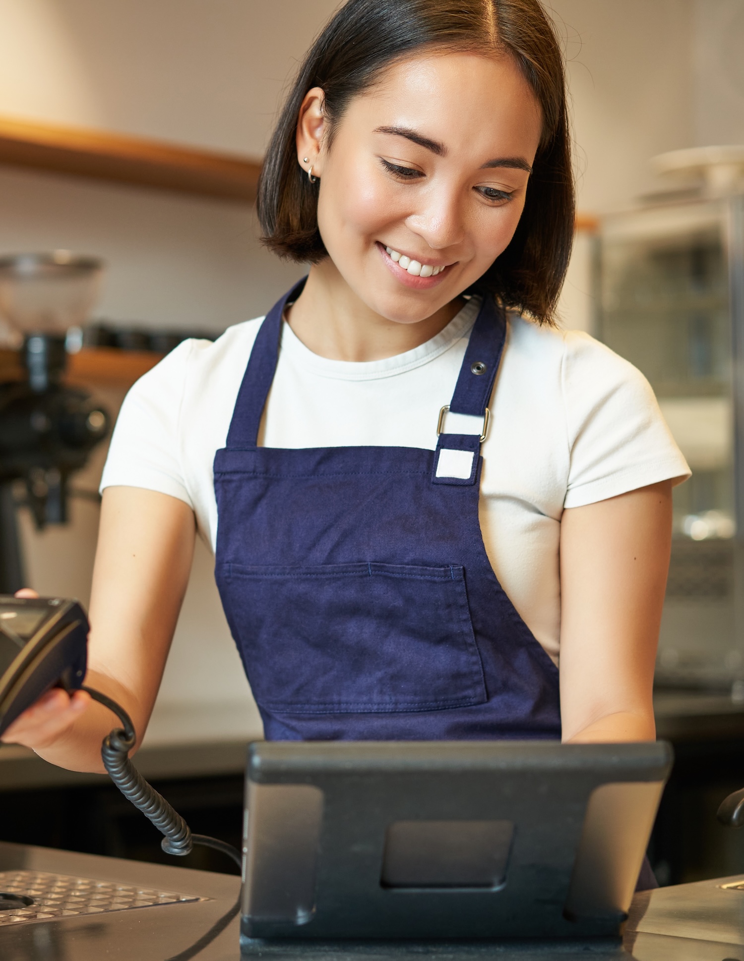 Cashier using Modula Kiosk at the counter